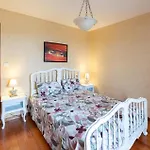 4 Bedroom Awesome Home In Saint-Pe-De-Leren Dom wakacyjny