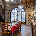 Dom wakacyjny 4 Bedroom Awesome Home In Saint-Pe-De-Leren *