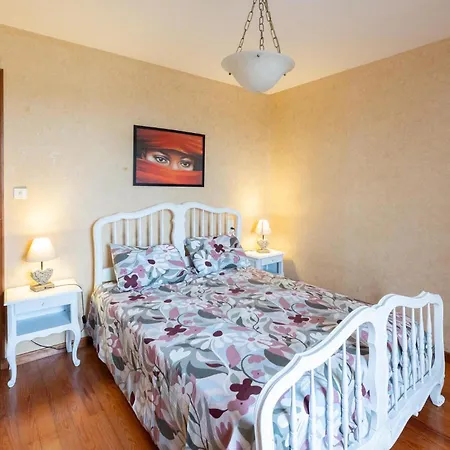 4 Bedroom Cozy In Holiday home