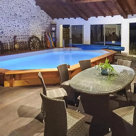 4 Bedroom Cozy In Saint-Pe-de-Leren