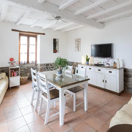 4 Bedroom Cozy In Prázdninový dům *