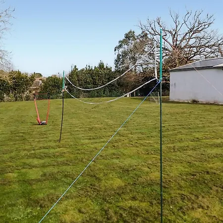 4 Bedroom Cozy In Prázdninový dům Saint-Pée-de Léren