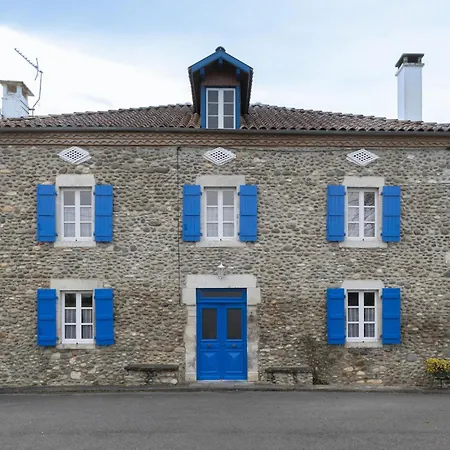 4 Bedroom Cozy In Saint-Pée-de Léren