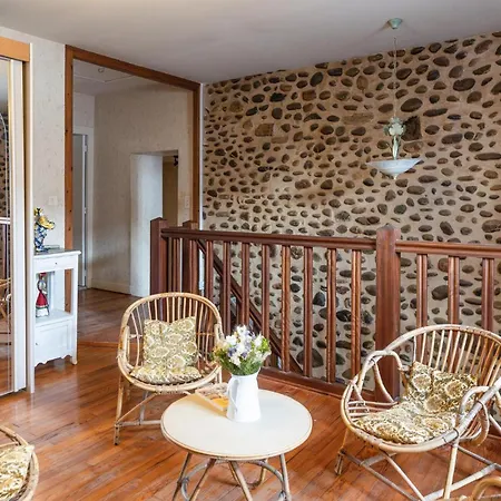 4 Bedroom Cozy In * Saint-Pe-de-Leren